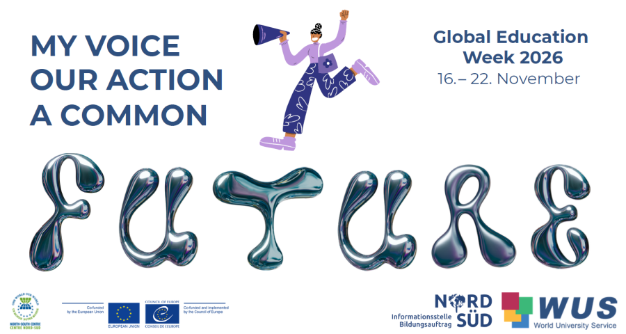 Das Bild zeigt das Logo für die Global Education Week 2026, die vom 16. bis 22. November stattfindet. Es zeigt eine Frau mit einem Mikrofon. Neben der Frau steht der Slogan „My voice, our action, a common future!“.
